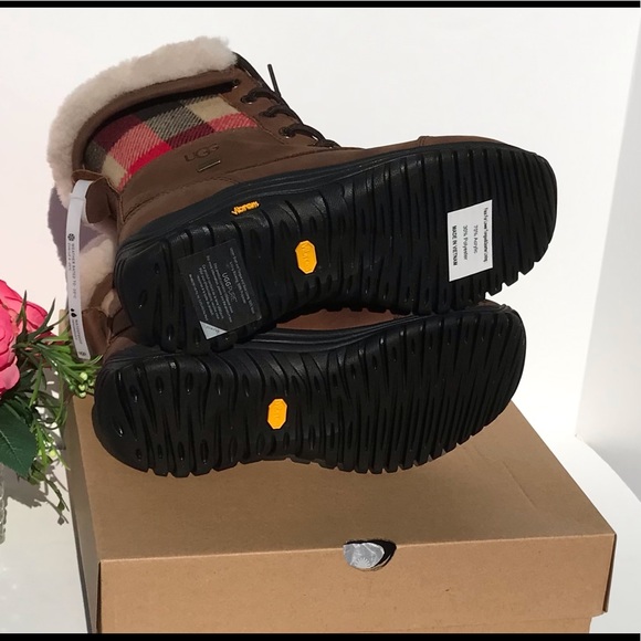 UGG ADIRONDACK II BOOTS PLAID - Picture 9 of 10